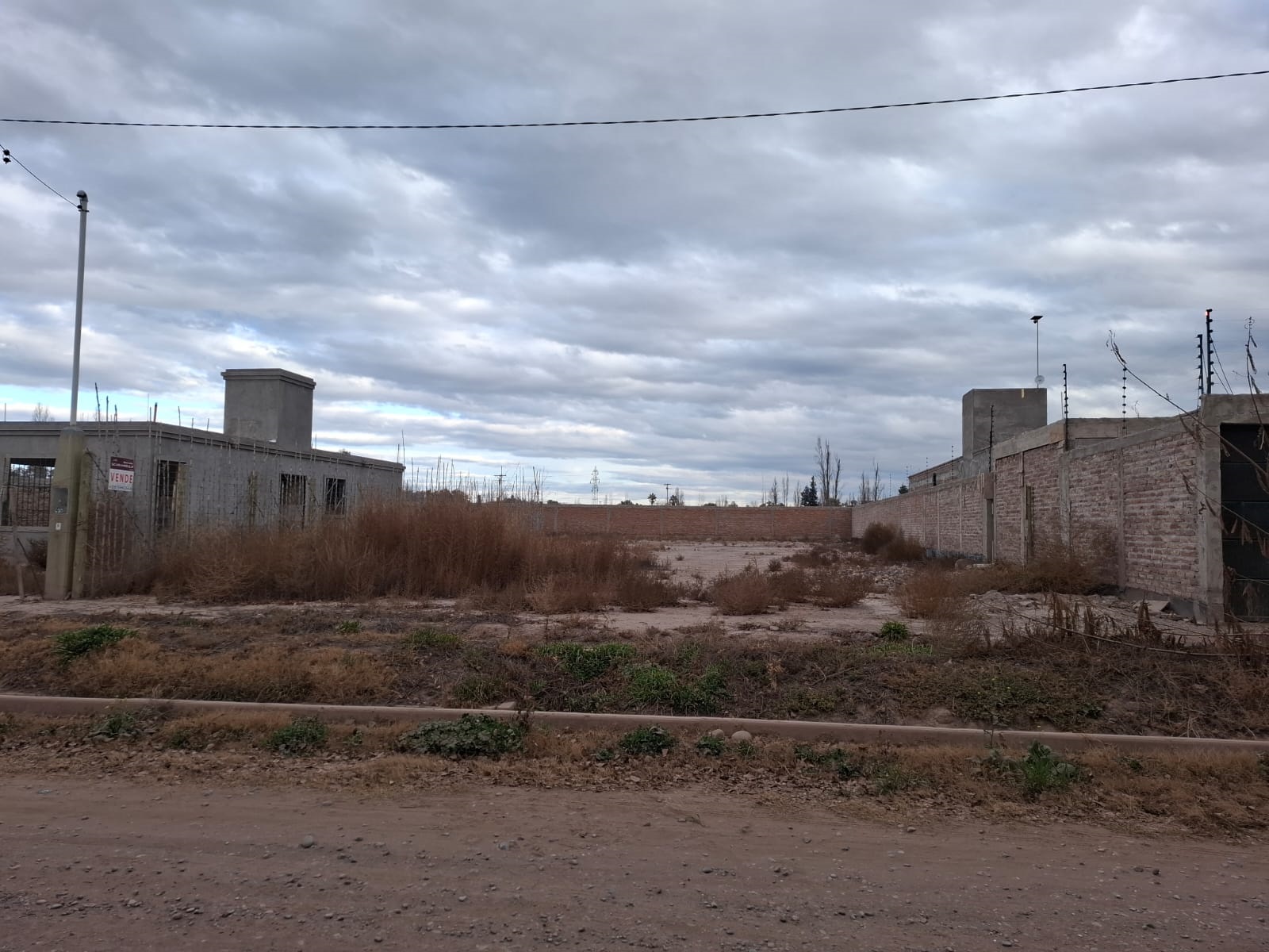 VENDEMOS  B° Los Peralitos, Luján de Cuyo.